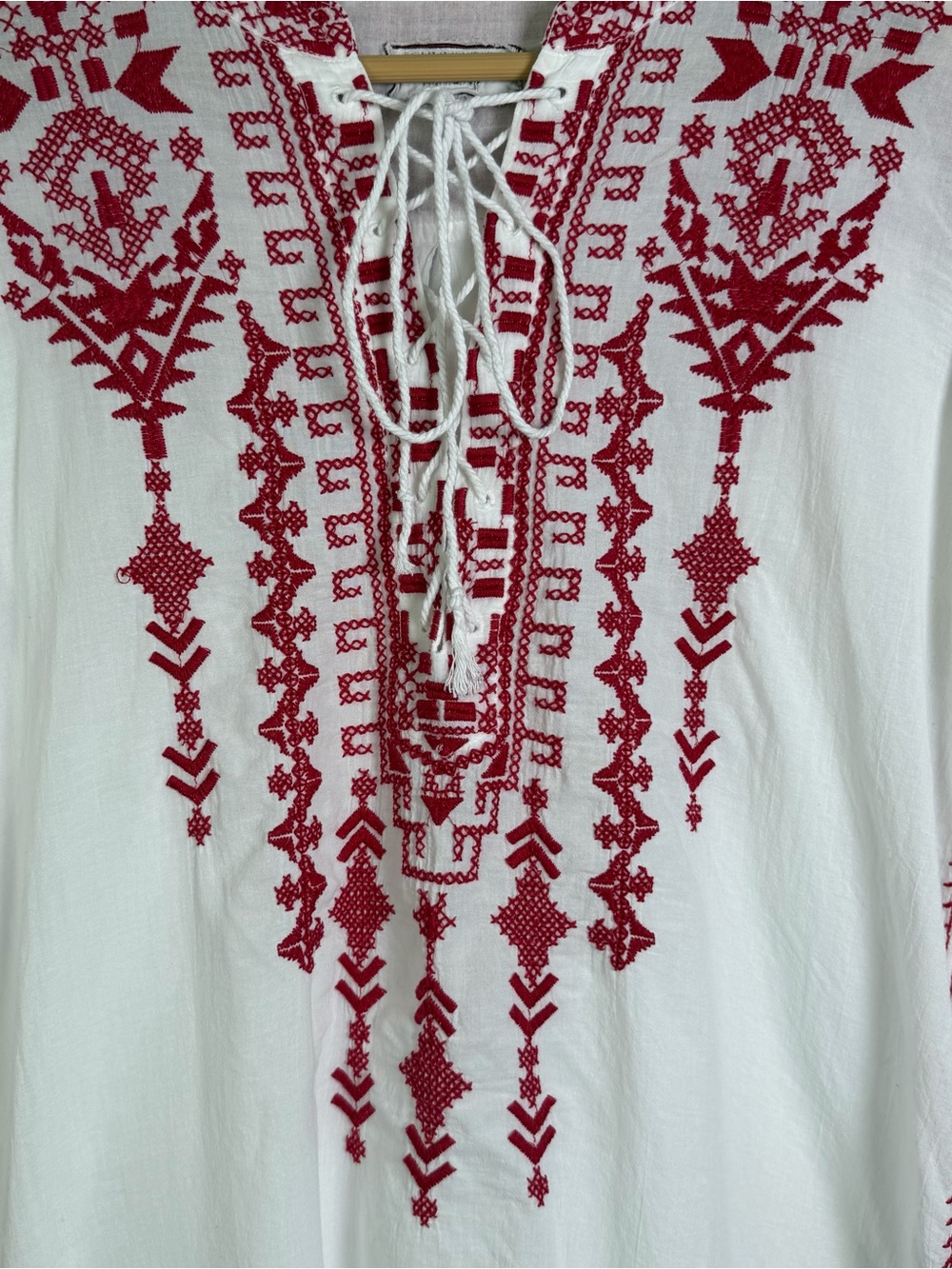 Johnny Was Workshop Women M White Red EmbroideryTunic Boho Peasant Blouse *flaw* - Picture 3 of 13